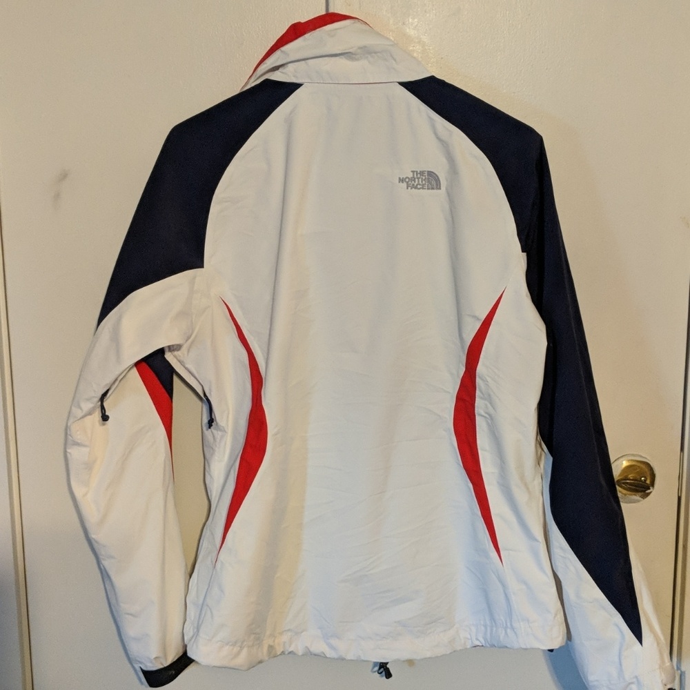 Ladies North Face Jacket With Multiple Pockets - image 4